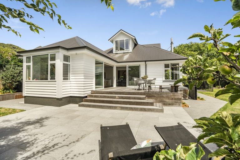 Photo of property in 23 Pukatea Street, Eastbourne, Lower Hutt, 5013