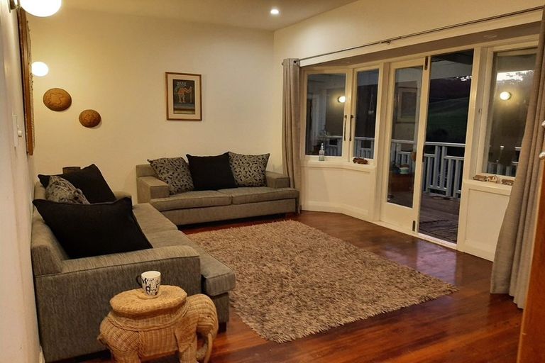 Photo of property in 32 Taiapa Road, Muriwai, Waimauku, 0881
