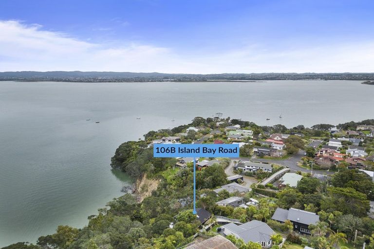 Photo of property in 2/106 Island Bay Road, Beach Haven, Auckland, 0626
