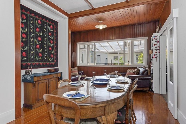 Photo of property in 55 Forest Lake Road, Forest Lake, Hamilton, 3200