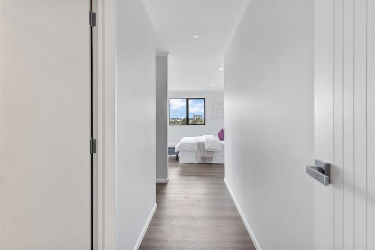 Photo of property in 18a Orams Road, Hillpark, Auckland, 2102