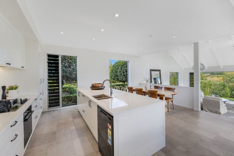 Photo of property in 122 Brownhill Road, Whitford, Manurewa, 2576