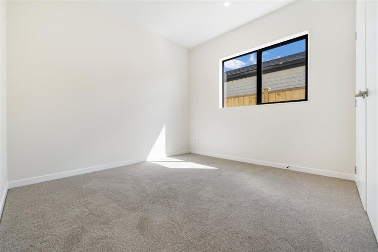 Photo of property in 42 Whakairo Crescent, Gulf Harbour, Whangaparaoa, 0930