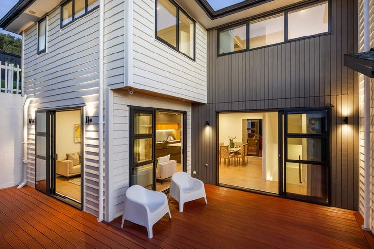 Photo of property in 17 Manawanui Way, Orewa, 0931