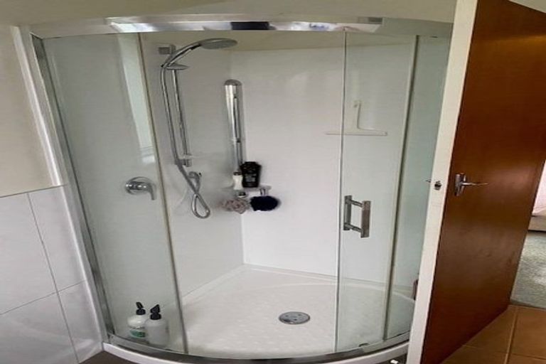 Photo of property in 13 Woodman Drive, Tawa, Wellington, 5028