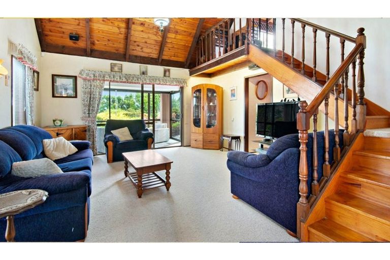 Photo of property in 11 Vipond Road, Stanmore Bay, Whangaparaoa, 0932