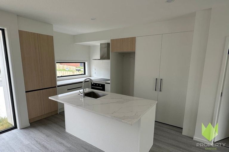 Photo of property in 9 Clay Works Lane, New Lynn, 0600