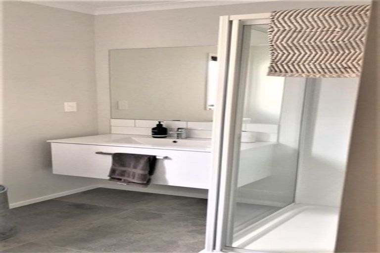 Photo of property in 310a Lakes Boulevard, Pyes Pa, Tauranga, 3112