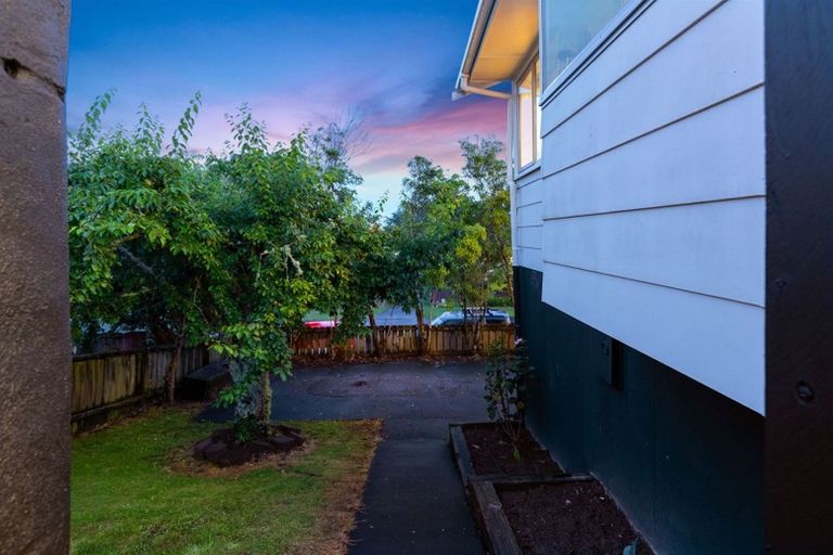 Photo of property in 61 Sunline Avenue, Massey, Auckland, 0614