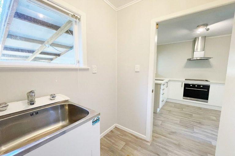 Photo of property in 5 Rondorlyn Place, Manurewa, Auckland, 2102