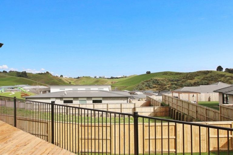 Photo of property in 16 Ballintoy Park Drive, Welcome Bay, Tauranga, 3175