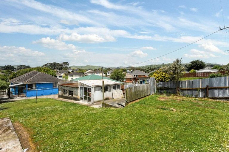 Photo of property in 15 Maher Place, Ranui, Porirua, 5024