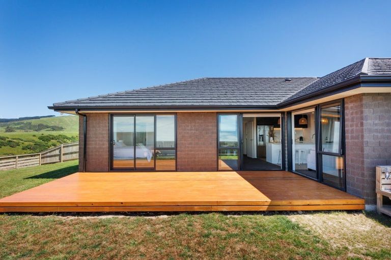 Photo of property in 50 Atlantic Drive, Fitzherbert, Palmerston North, 4410