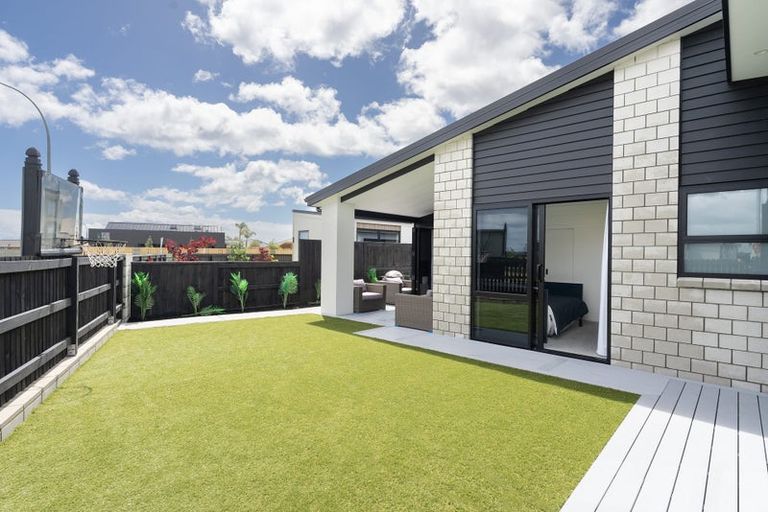 Photo of property in 3 Royal Crescent, Papamoa, 3118