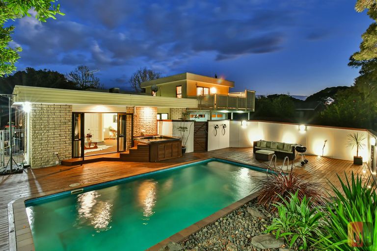 Photo of property in 74 Walter Strevens Drive, Conifer Grove, Takanini, 2112