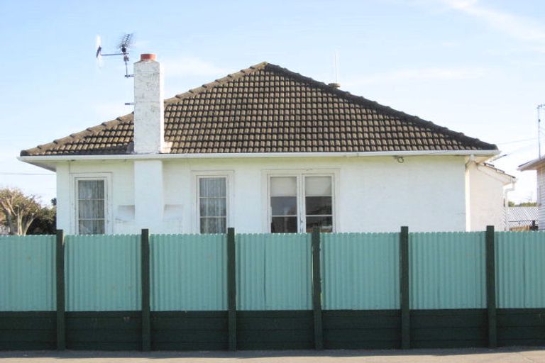 Photo of property in 35 Carlton Avenue, Gonville, Whanganui, 4501