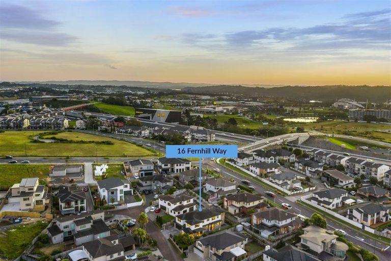 Photo of property in 16 Fernhill Way, Oteha, Auckland, 0632