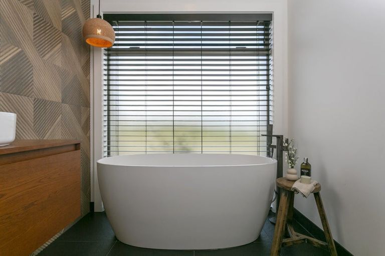 Photo of property in 60 Seven Oaks Drive, Kinloch, 3377