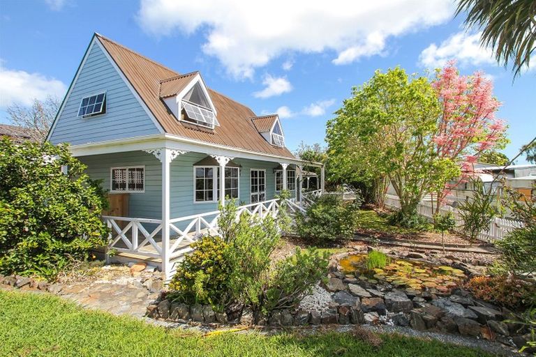 Photo of property in 9 Millen Place, Clarks Beach, 2122