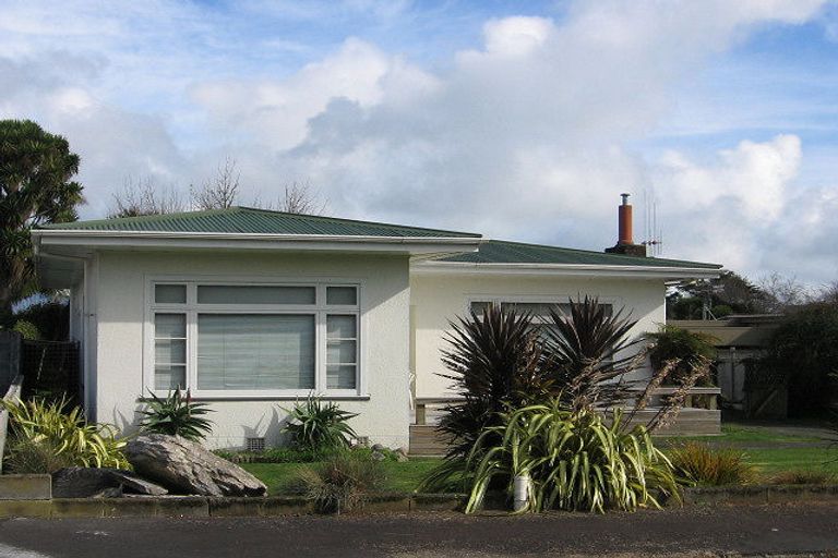 Photo of property in 11 Cremorne Avenue, Hokowhitu, Palmerston North, 4410