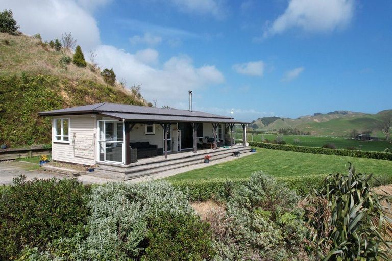 Photo of property in 139 South Manakau Road, Manakau, Otaki, 5583