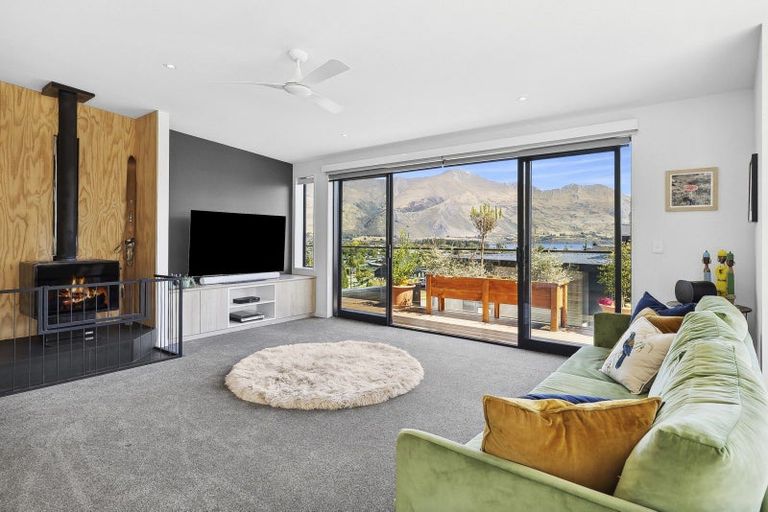 Photo of property in 9 Barclay Place, Wanaka, 9305