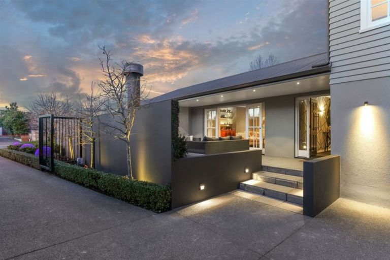 Photo of property in 26 Grahams Road, Ilam, Christchurch, 8041