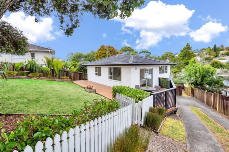 Photo of property in 12 Topliss Drive, Northcross, Auckland, 0632