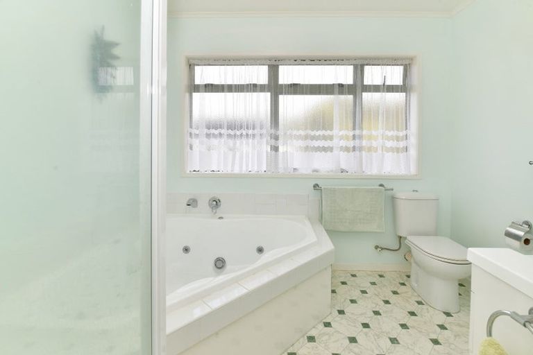 Photo of property in 55 Braemar Road, Castor Bay, Auckland, 0620