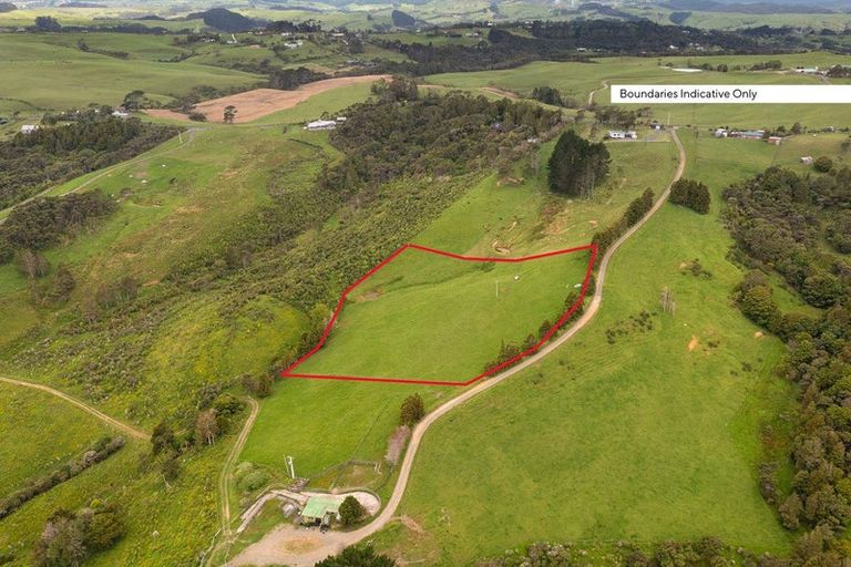 Photo of property in 421 Kiwitahi Road, Helensville, 0875