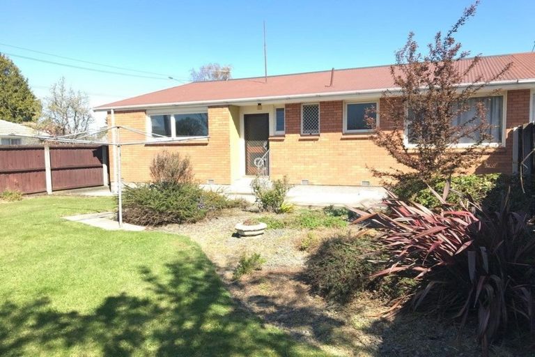 Photo of property in 2/242b Sawyers Arms Road, Bishopdale, Christchurch, 8053