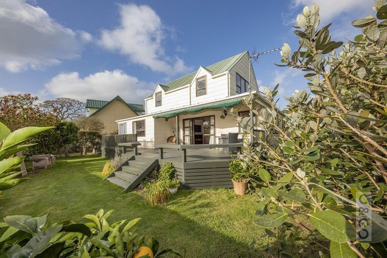 Photo of property in 18 Tapu Road, Huapai, Kumeu, 0810
