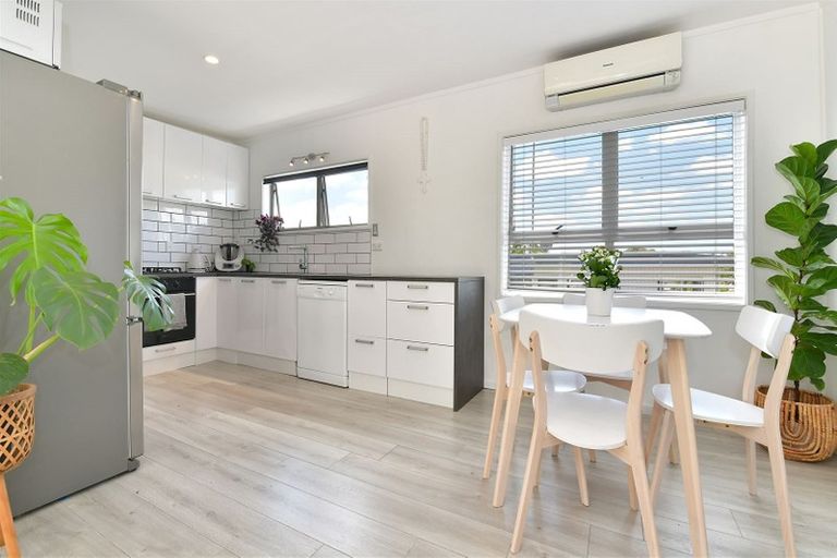 Photo of property in 52b Bay Street, Red Beach, 0932