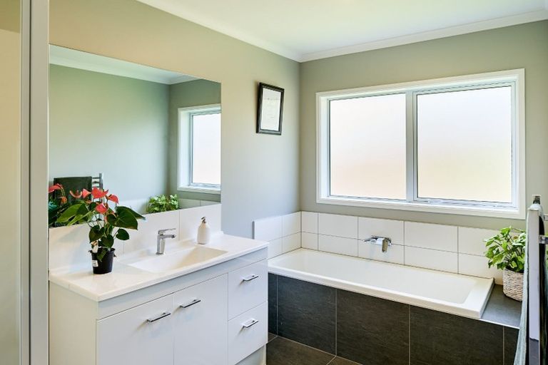 Photo of property in 113 Queen Charlotte Drive, Aotea, Porirua, 5024