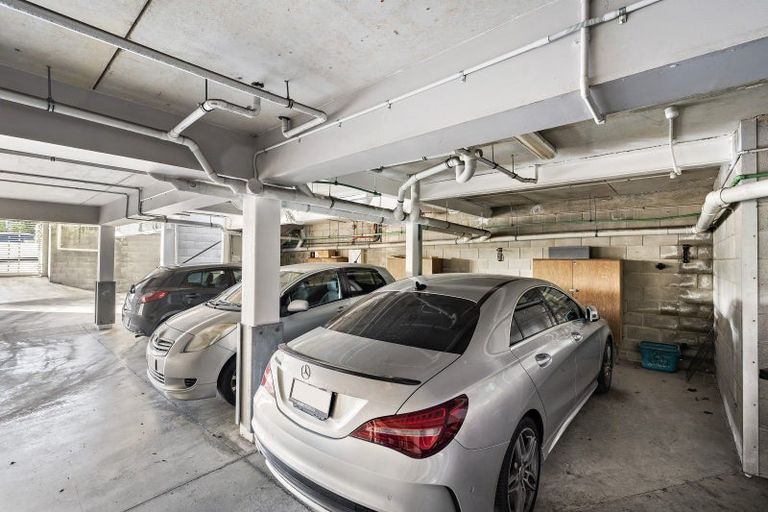 Photo of property in 8p Finlay Terrace, Mount Cook, Wellington, 6021