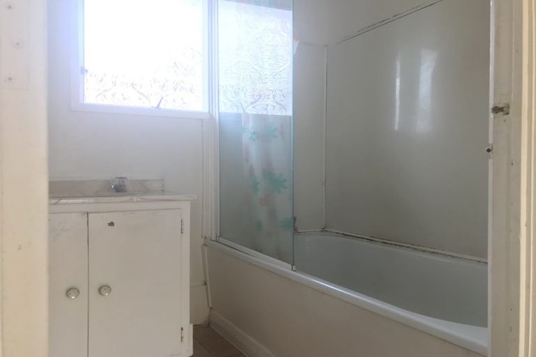 Photo of property in 1/12 Gifford Road, Papatoetoe, Auckland, 2025