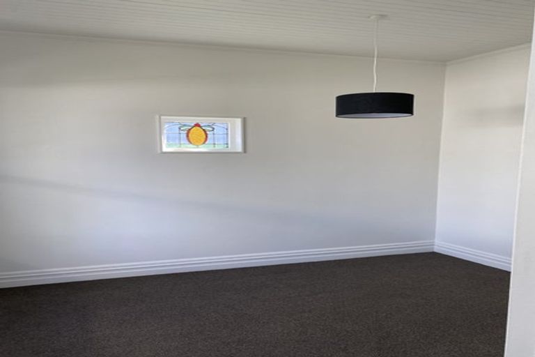 Photo of property in 11 Edgeware Road, Palmerston North, 4410