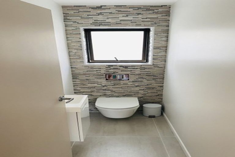 Photo of property in 1/690 Beach Road, Browns Bay, Auckland, 0630