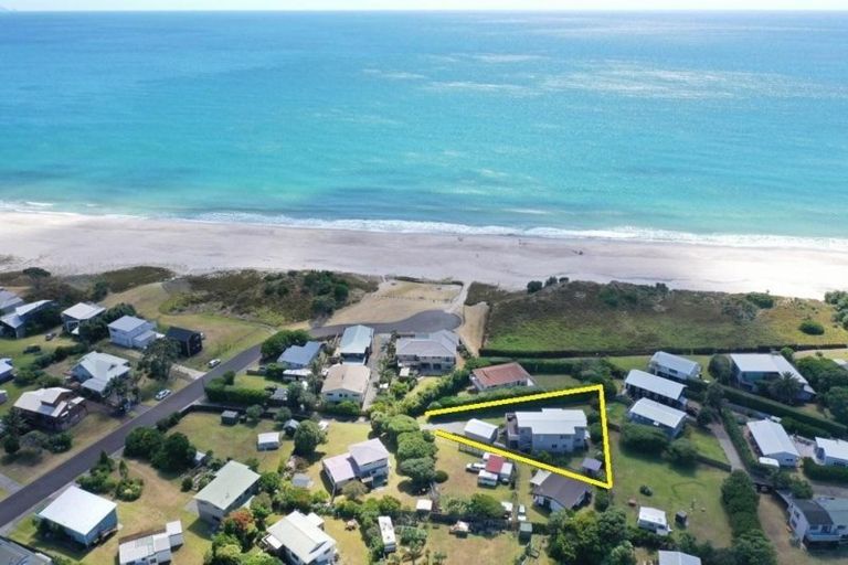 Photo of property in 16 Moray Place, Whiritoa, Whangamata, 3691