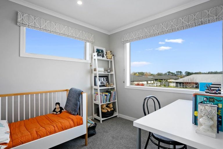 Photo of property in 46 Plescher Crescent, Leamington, Cambridge, 3432