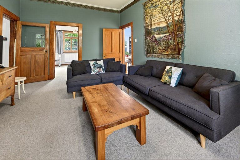 Photo of property in 77 Pahiatua Street, Hokowhitu, Palmerston North, 4410