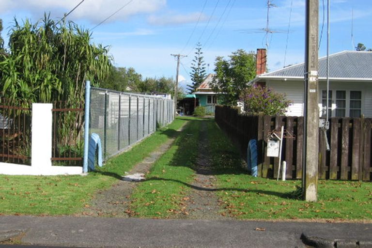 Photo of property in Peninsula Primary School, 61 Wharf Road, Te Atatu Peninsula, Auckland, 0610