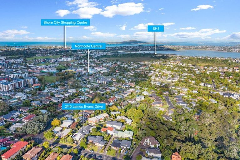 Photo of property in 2/40 James Evans Drive, Northcote, Auckland, 0627