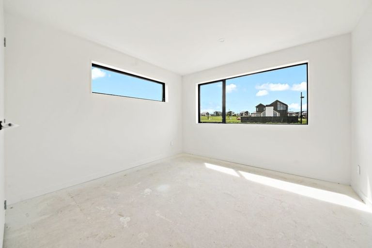 Photo of property in 43 Evergreen Parade, Rosehill, Papakura, 2113