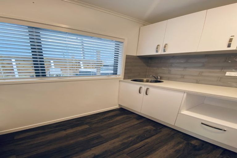 Photo of property in 2a Redwood Drive, Massey, Auckland, 0614