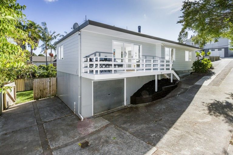 Photo of property in 2/266 Forrest Hill Road, Forrest Hill, Auckland, 0620