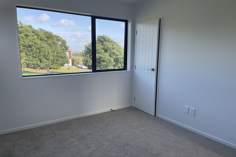 Photo of property in 4/62 Highland Drive, Highland Park, Auckland, 2010