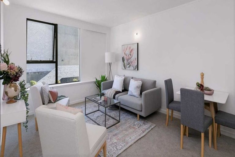 Photo of property in Hobson Court Flats, 22/70 Hobson Street, Thorndon, Wellington, 6011