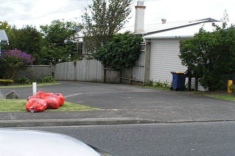Photo of property in 1/3 Eversleigh Road, Belmont, Auckland, 0622
