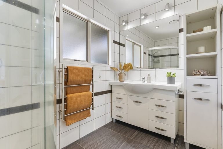 Photo of property in 1/8 Drome View Place, Beach Haven, Auckland, 0626